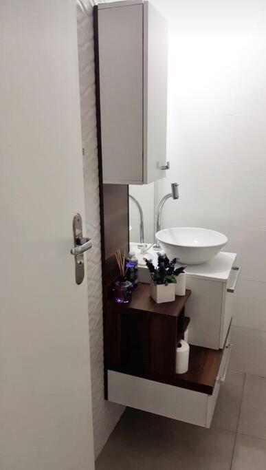 Apartamento Excelente Acomodacao E Localizacao.